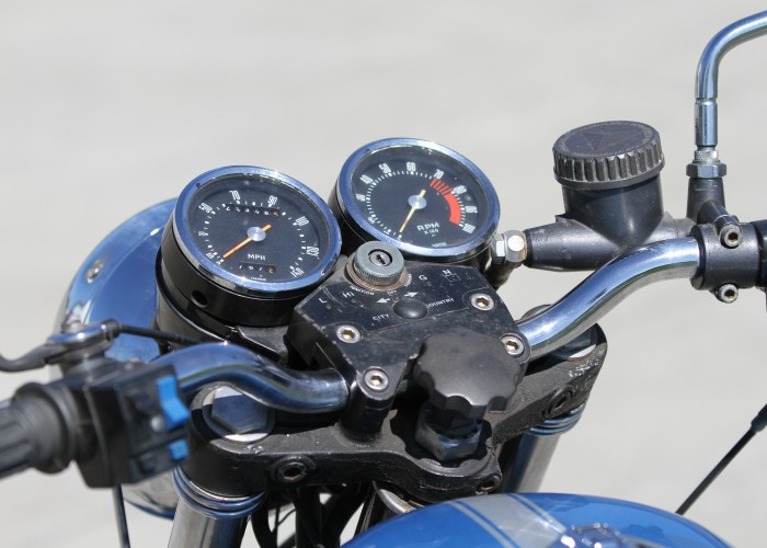 Ducati 860 GTS deska rozdzielcza